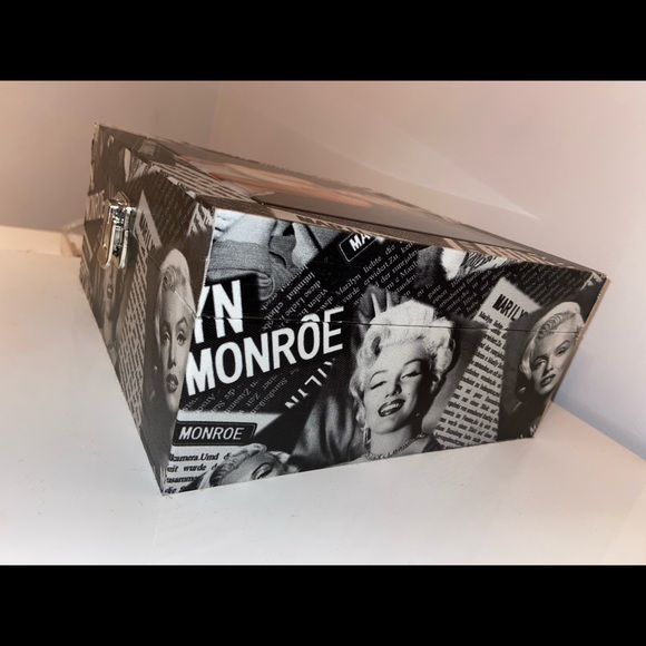 Beautiful Marilyn Monroe Utility Box - Picture 2 of 5